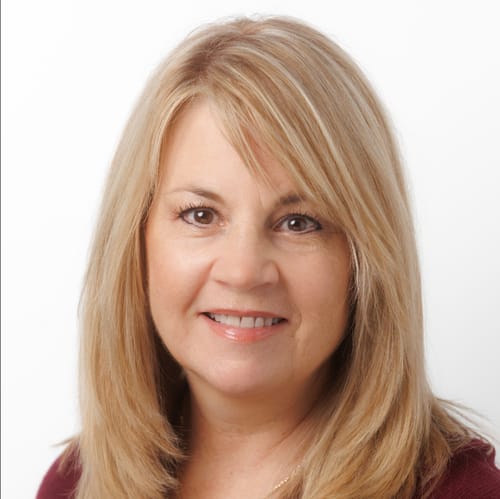 Headshot of Carolyn Weinstein, LCSW