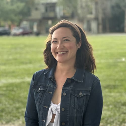 Headshot of Shayna Weil, LPC