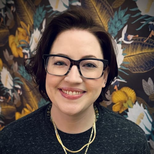 Headshot of Lo Kinney, LPC