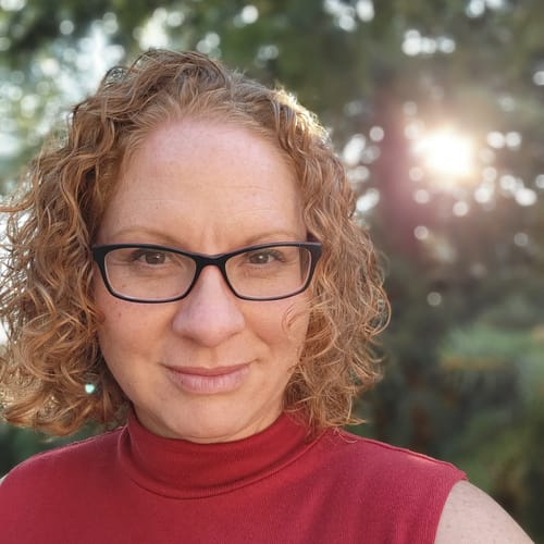 Headshot of Nicole Robles, LPC