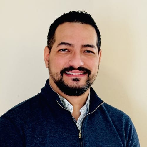 Headshot of Henry Hernandez-Torres, LCPC