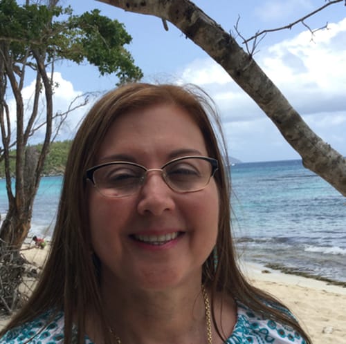 Headshot of Elizabeth Aponte-Perez, LPC