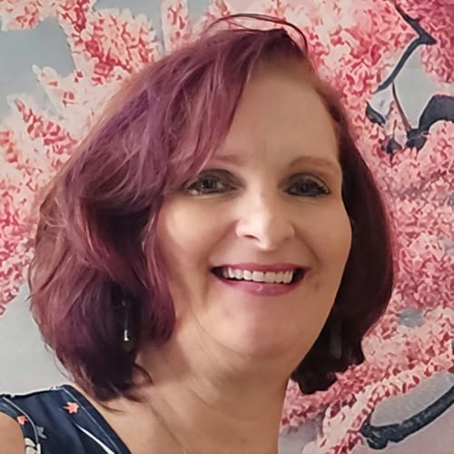 Headshot of Shelly Sanders, LCSW