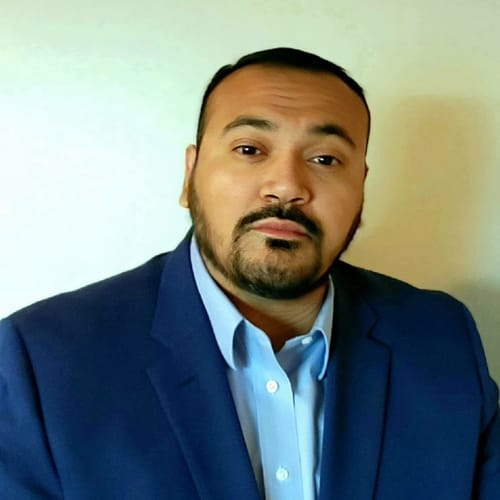 Headshot of Oscar Higareda, LPC