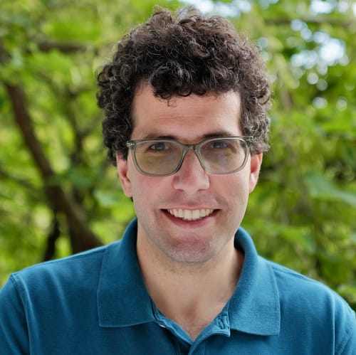 Headshot of Vinny Dehili, LICENSED_PSYCHOLOGIST