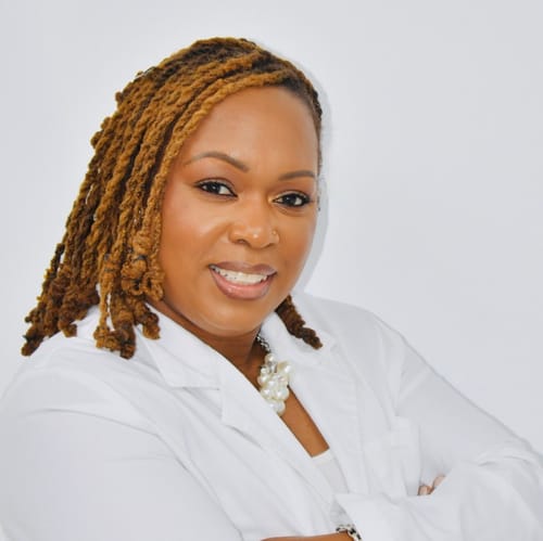 Headshot of Vida Robb, NP