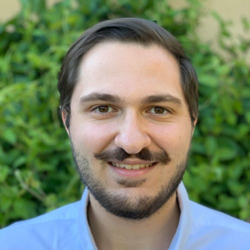 Headshot of Emin Issaghoulian, LMFT