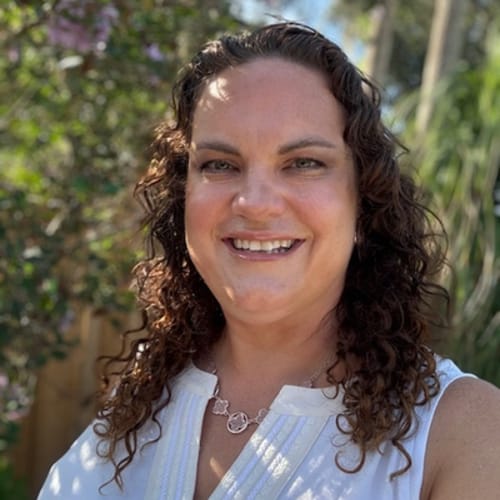 Headshot of Lauren Giordano, LCSW