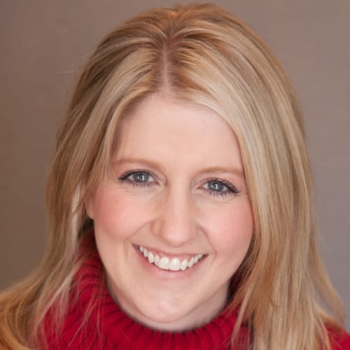 Headshot of Amanda Bushek, LPC