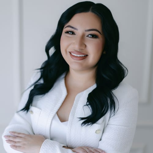 Headshot of Paola Leon, LMFT