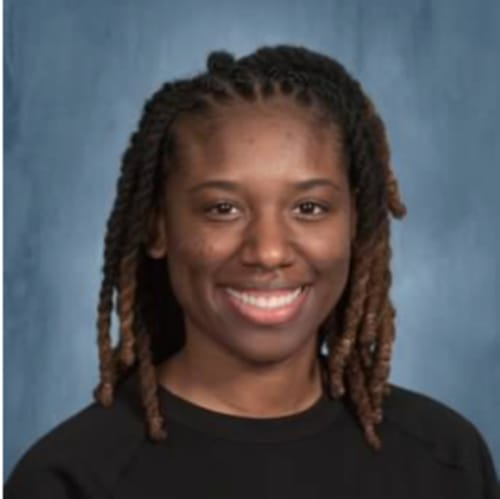 Headshot of Qiana Oston, LPC