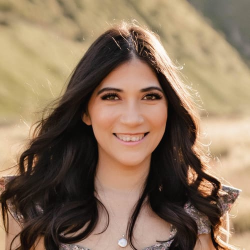Headshot of Amalia Gonzalez, LMFT