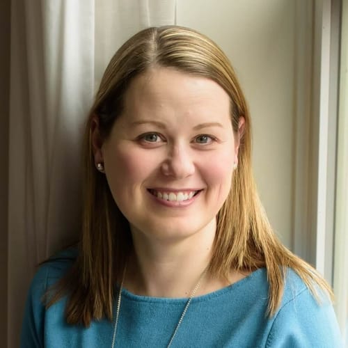 Headshot of Colleen Fields, PSYCHOLOGIST