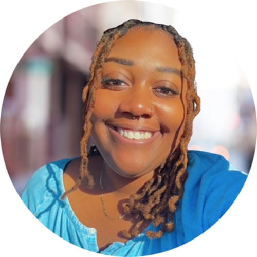 Headshot of Shaquora Drayton, LPC