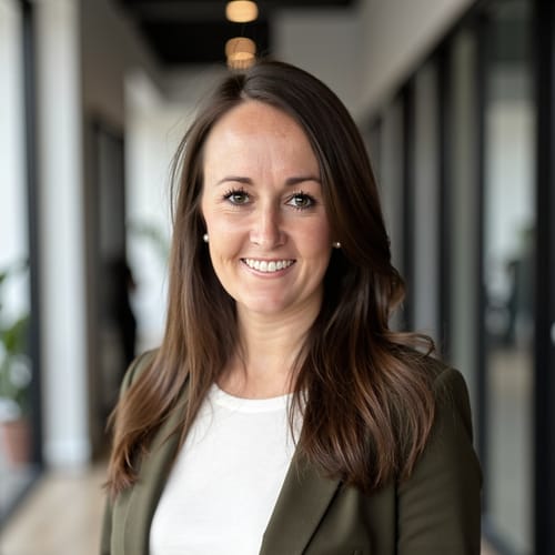 Headshot of Elizabeth Maple, LCSW