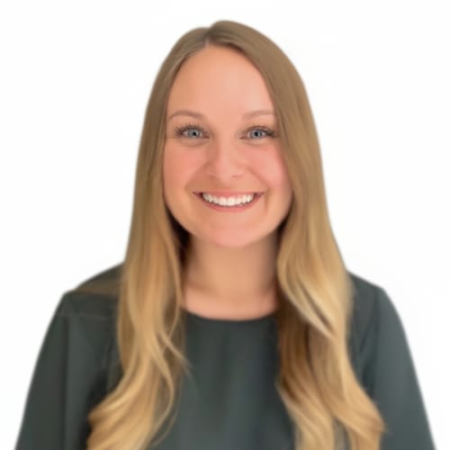 Headshot of Alyssa Bella, LCSW
