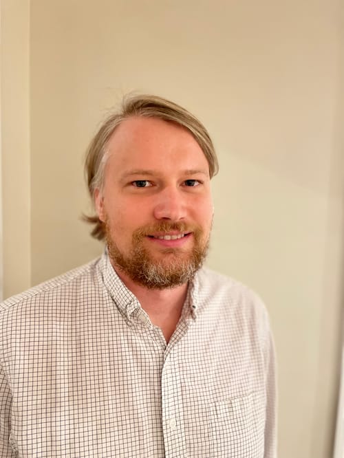 Headshot of Robert Len, LCSW
