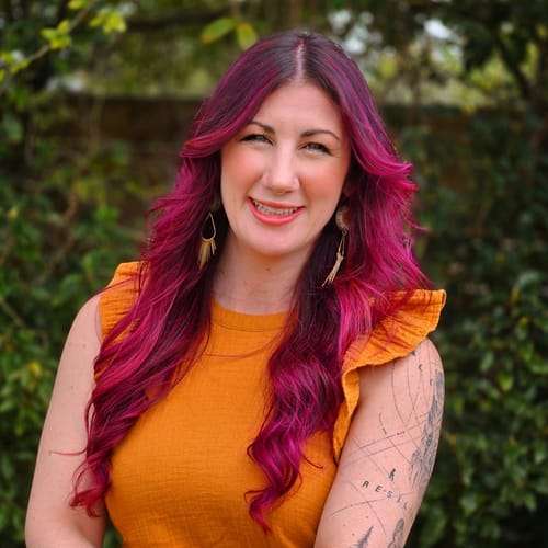 Headshot of Ashley Valence, LMHC