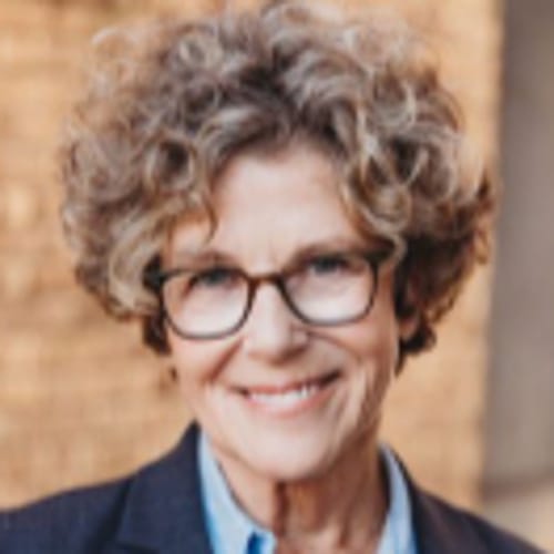 Headshot of Elizabeth McMurray, LMFT