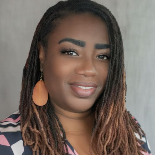 Headshot of Ebony Holmes, LMFT