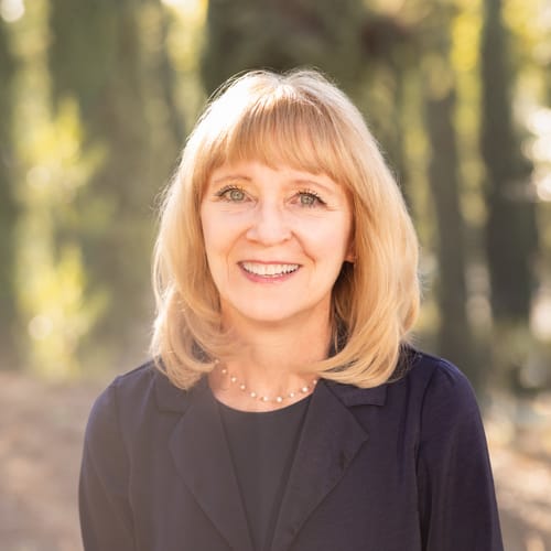 Headshot of Elizabeth Eastman, LCSW
