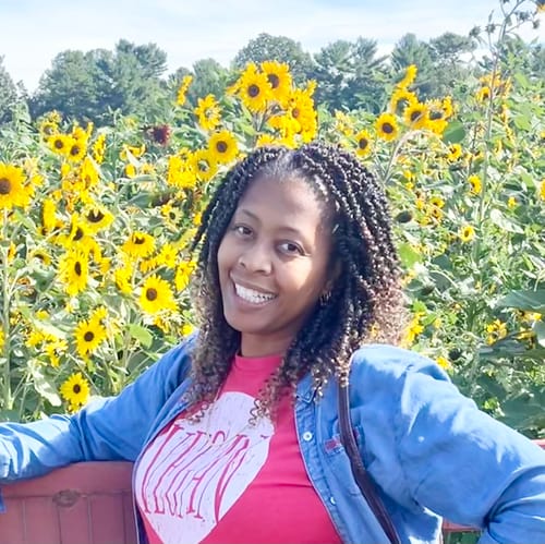 Headshot of Rochelle Jones, LCSW