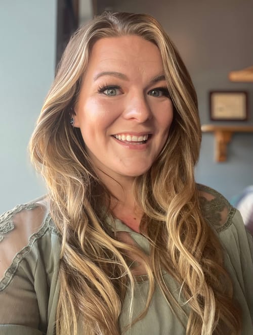 Headshot of Jennifer Canales, LPCMHSP