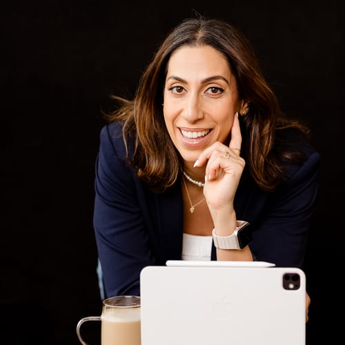 Headshot of Dana Waknin, LPC