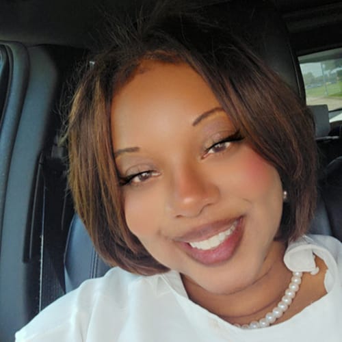 Headshot of Tawanda Kitchen, LPC