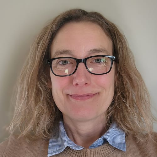Headshot of Jeniveve Rollins, LCSW