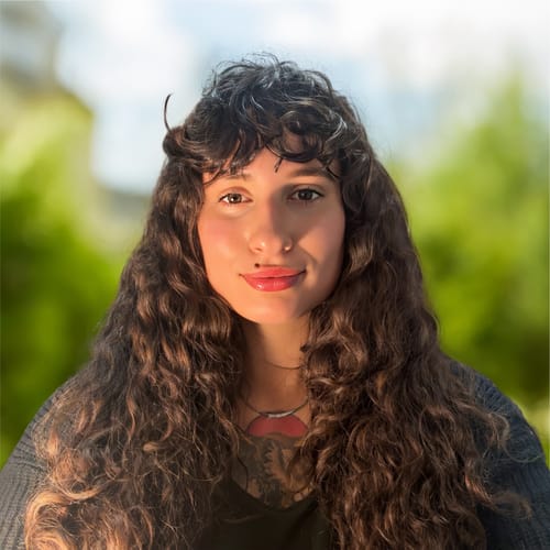 Headshot of Ayanna Edwards, LCSW