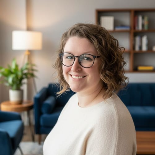 Headshot of Kelly Hall, LCSW
