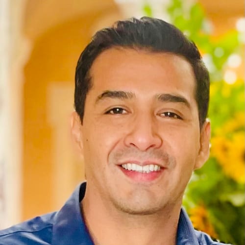 Headshot of Arturo Corona, LPC