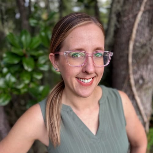Headshot of Robin Galloway, LCSW