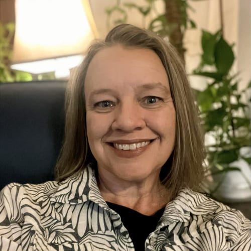 Headshot of Leigh Bauer, LCPC