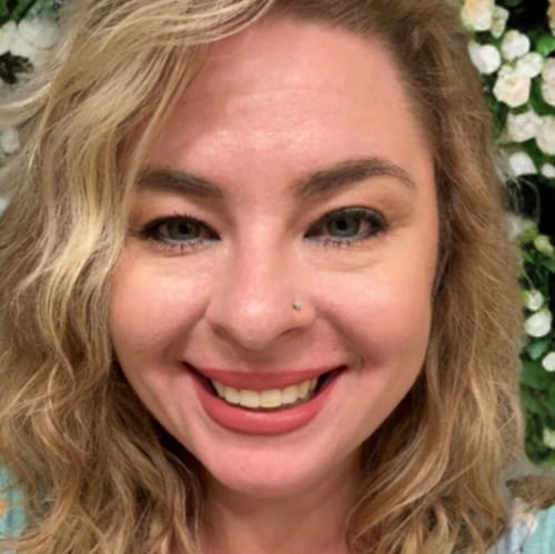 Headshot of Leah Yeshnik, LMFT