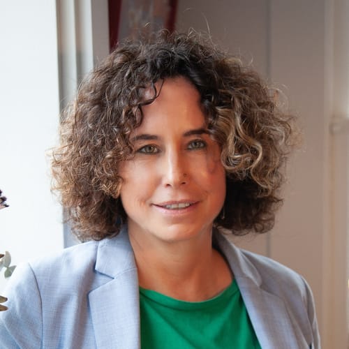 Headshot of Andrea Faraday, LMFT