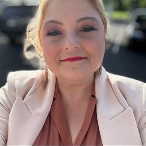 Headshot of Jennifer Cella-Roe, LCSW