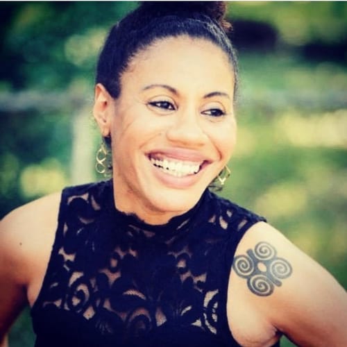 Headshot of Viviane Santiago Da Silva, LPC