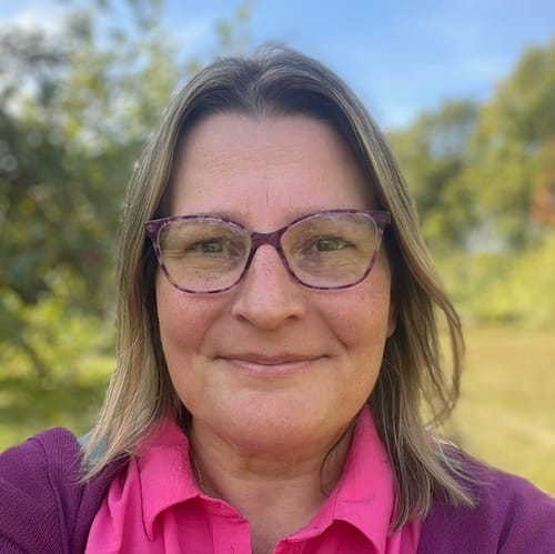 Headshot of Nora Ilniczky, PSYCHOLOGIST