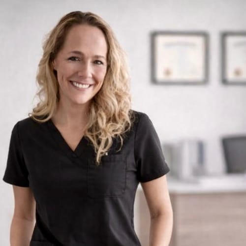 Headshot of Jennifer Navarra, APRN_CNP