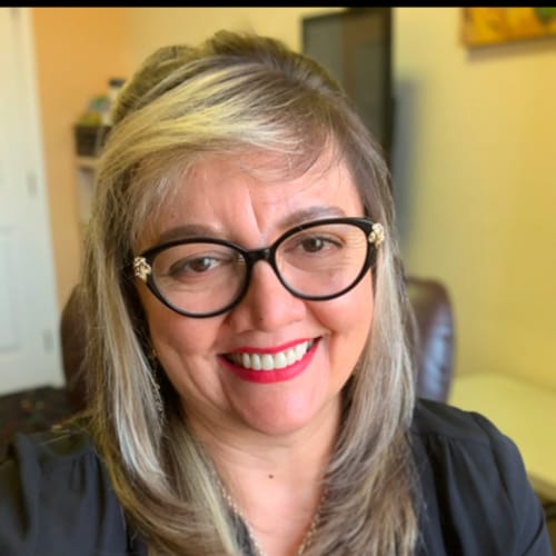 Headshot of Gladys Medina, LMFT