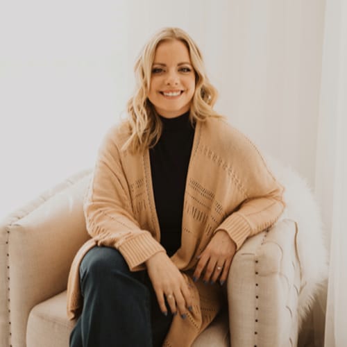 Headshot of Ashlie Bustillos, LPC