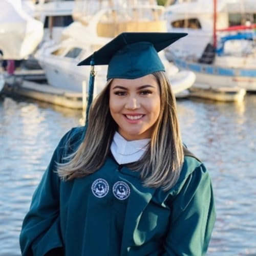 Headshot of Dayana Fernan-Zegarra, LCPC