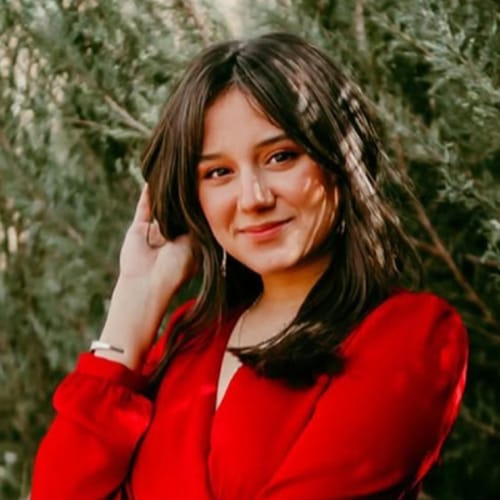 Headshot of Angelica Loeravasquez, LCSW