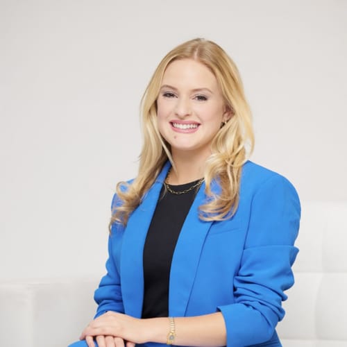 Headshot of Mariana Mackinnon, LCSW