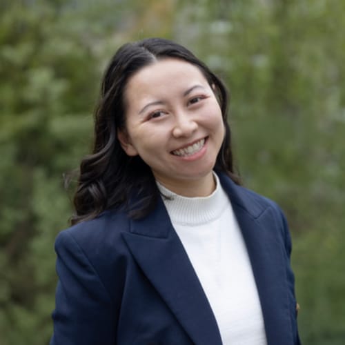 Headshot of Di Linh Hoang, LPC