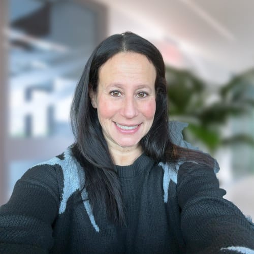 Headshot of Lisa Etkins, LCSW