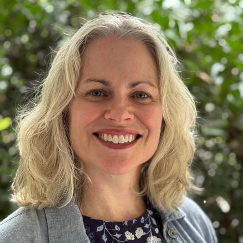 Headshot of Lynn Falk, LPC