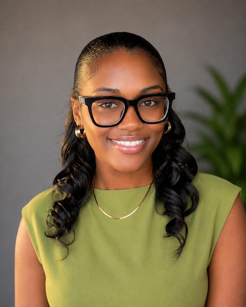 Headshot of India Kelly, LCSW